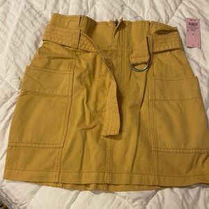 Women’s cargo-style skirt